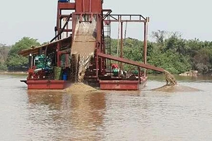 Dredge machine for gold digging in DR Congo